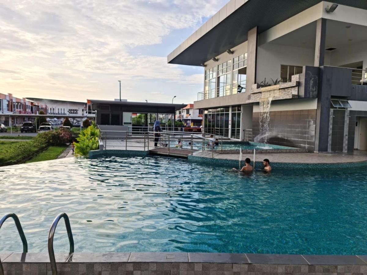 Rhr Deluxe Guesthouse Kinarut Papar Sabah - Pool View Ngoại thất bức ảnh